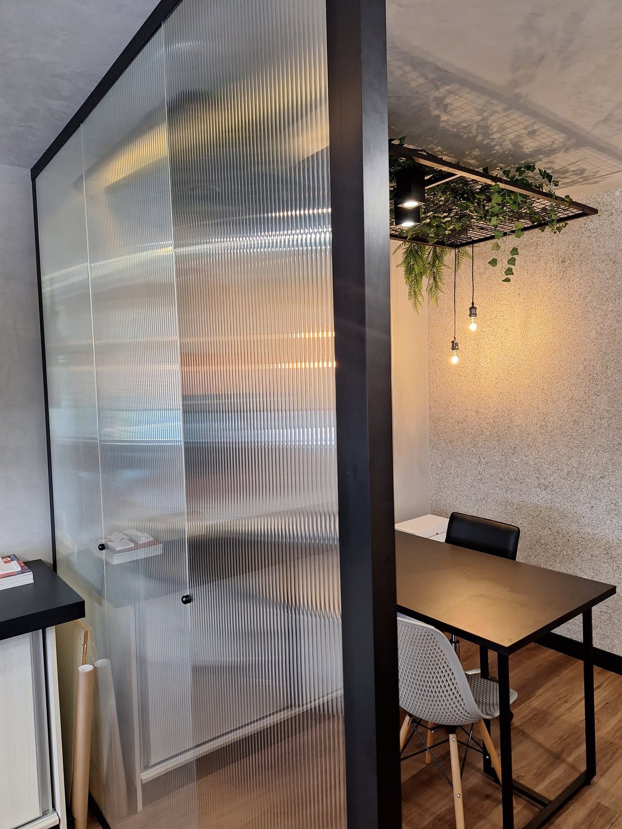 Sala de reunião com divisória de vidro